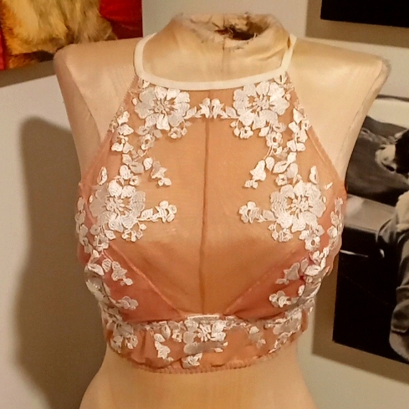 Halter - Picture 1 of 3